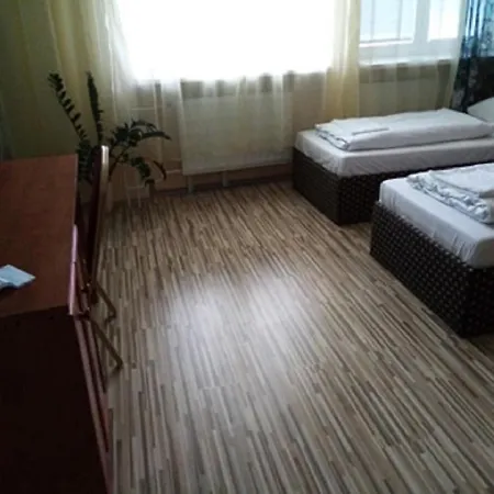 Hubert Hotel 3*