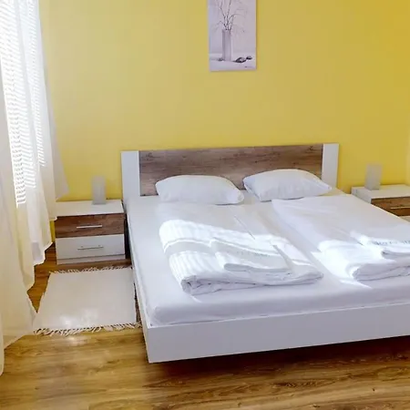Hubert Hotel 3*