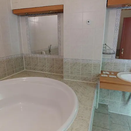 Hubert Hotel 3*