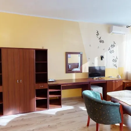 Hubert Hotel 3*