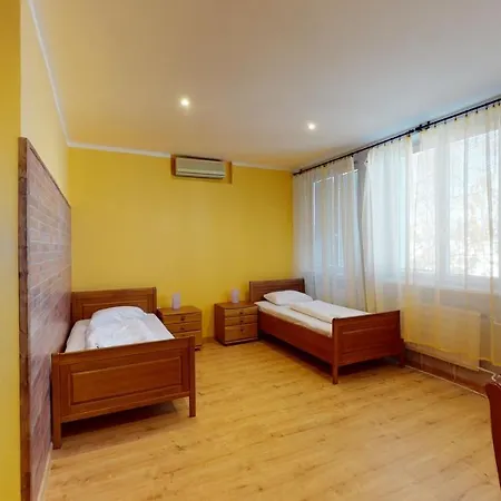 Hubert Ξενοδοχείο