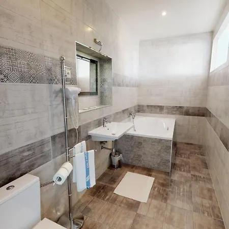 Hubert Hotel 3*