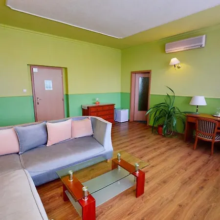 Hubert Hotel 3*