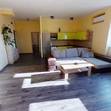Hubert Hotel 3*