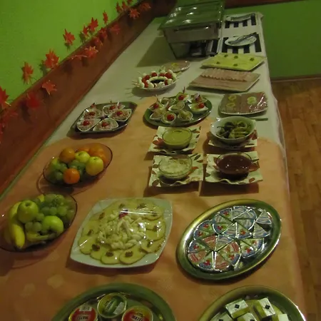 Hubert Отель Нове-Замки