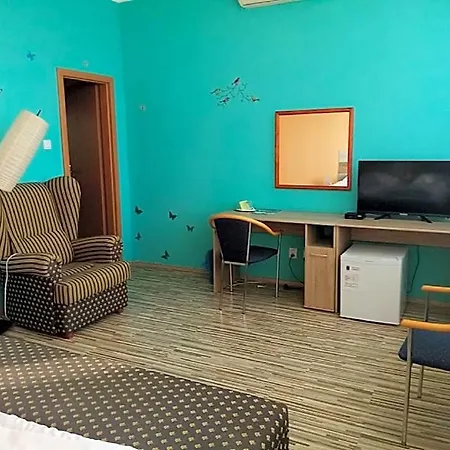 Отель Hubert 3*