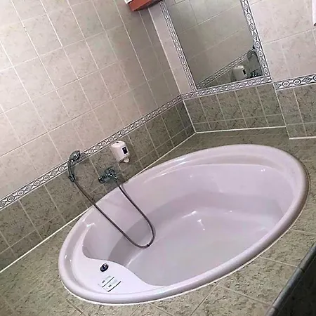 Отель Hubert