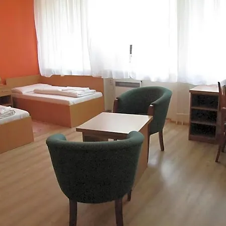Отель Hubert 3*