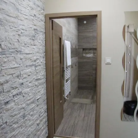 Hubert Hotel 3*